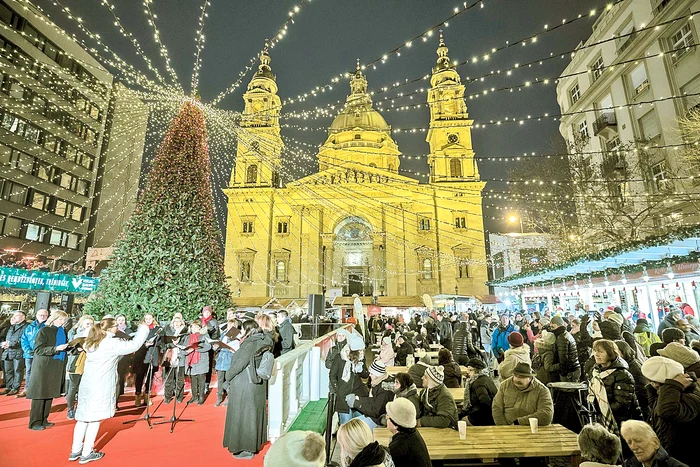 Ungaria. Budapesta s-a îmbrăcat de pe acum în straie de sărbătoare şi aşteaptă venirea Moşului