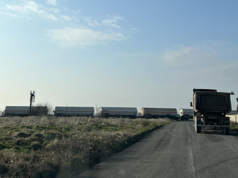 ALERTĂ ISU. Un tren cu 28 de vagoane de tip cisternă a deraiat între Lumina și Năvodari. Pompierii sunt la fața locului 