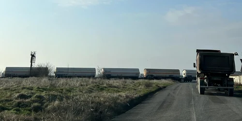 tren deraiat constanta png