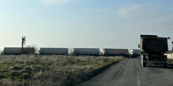 tren deraiat constanta png