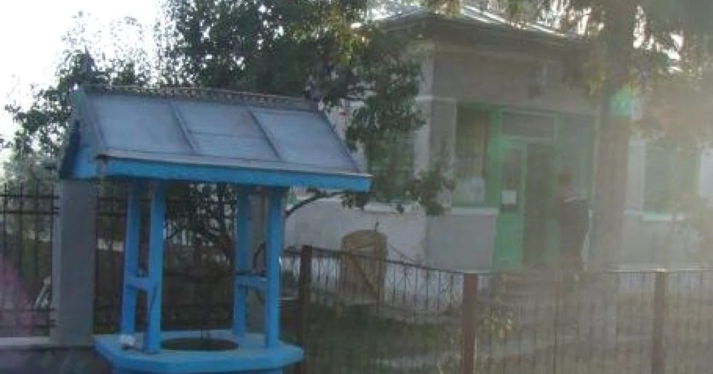 Femeia a fost scoasă de pompieri din fântână