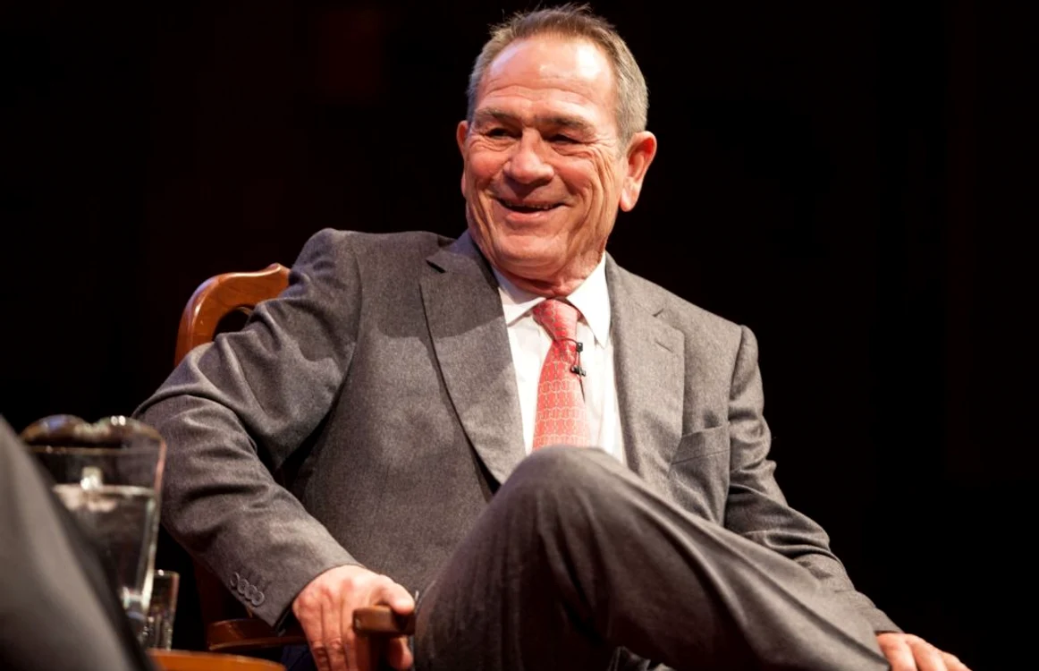 Tommy Lee Jones este
cunoscut pentru rolul din filmul „Bărbaţi în negru 3“ FOTO
Hepta