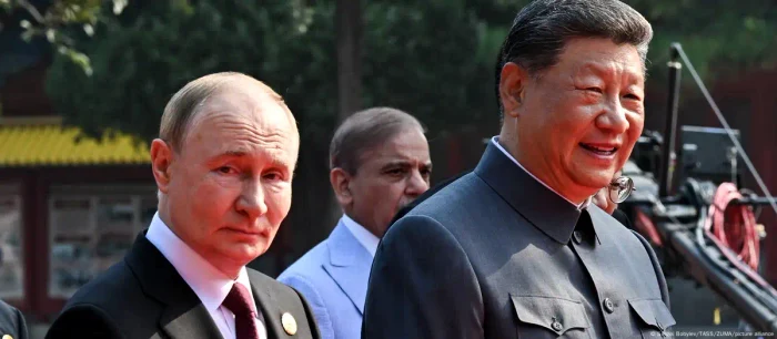 Vladimir Putin și Xi Jinping la parada militară de la Shanghai