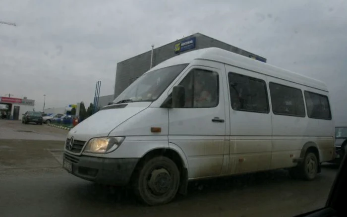 Tot mai mulţi clienţi fac sesizări la Poliţie împotriva şoferilor de maxi-taxi  FOTO: Arhivă