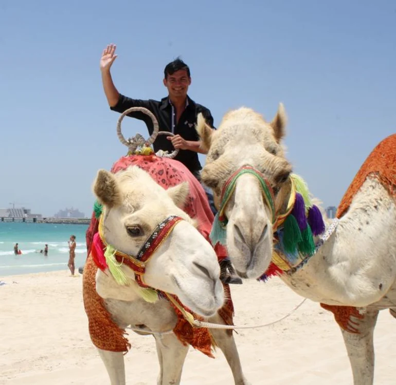 Fabio s-a distrat pe cinste în vacanţa din Emiratele Arabe Unite. (Arhiva personală)