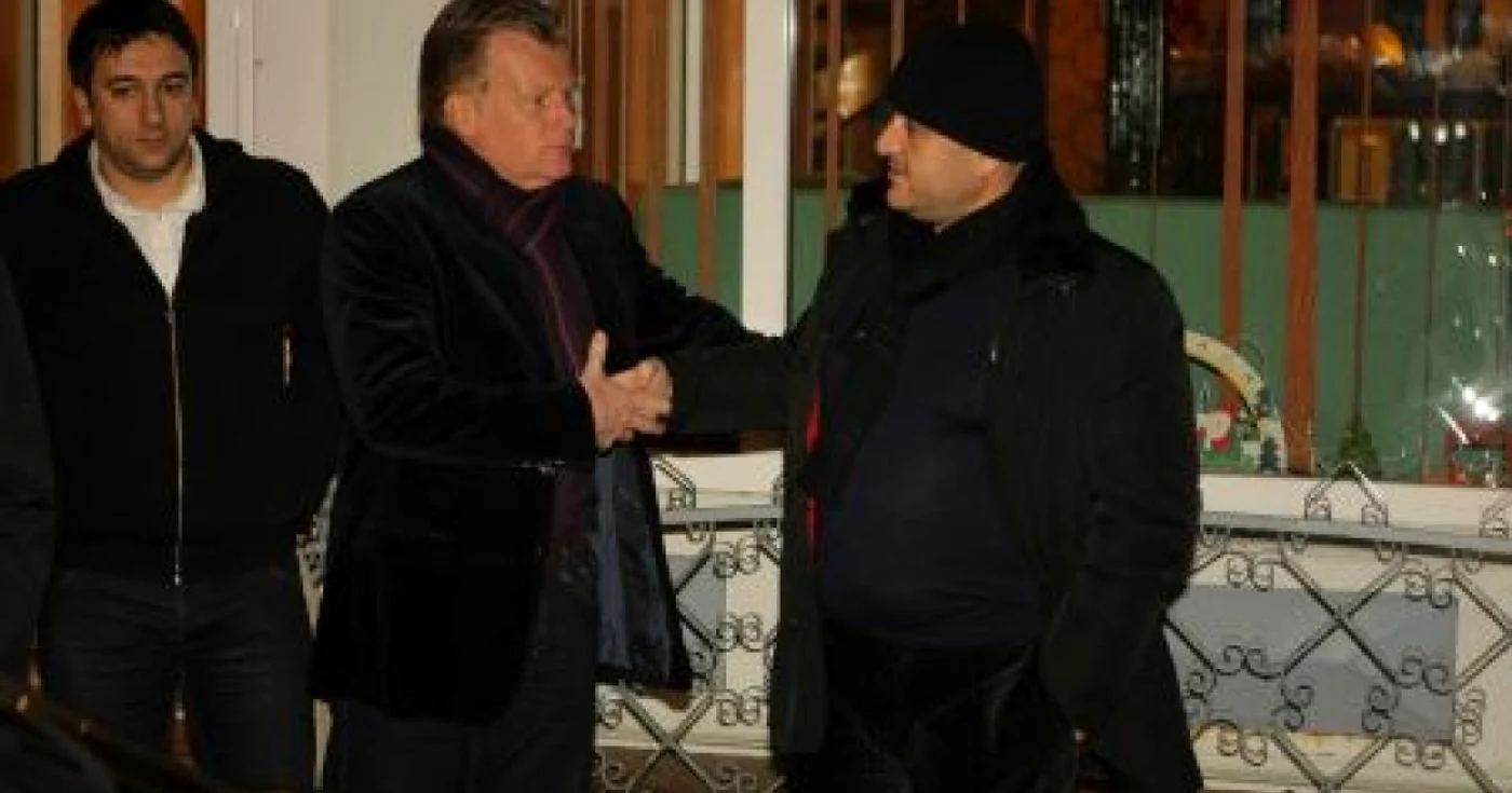 Mark Wotte (centru) şi Adrian Mititelu (dreapta) par să nu mai vorbească aceiaşi limbă
