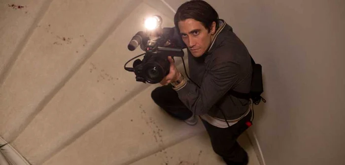 Lou Bloom (Jake Gyllenhaal) intră în lumea subterană a jurnalismului de investigaţie criminalistică din Los Angeles FOTO outnow.ch