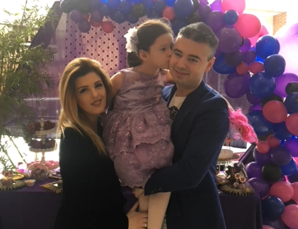 Diana Bişinicu, alături de Riana şi de soţul ei Foto:Arhivă personală