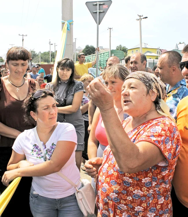 Tanti Maria stă de 5 zile în stradă și își strigă disperarea