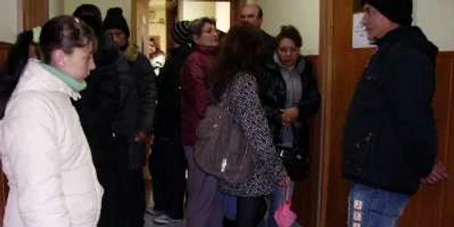  Zeci de şomeri vin zilnic la sediul Agenţei Judeţene să se intereseze de un loc de muncă