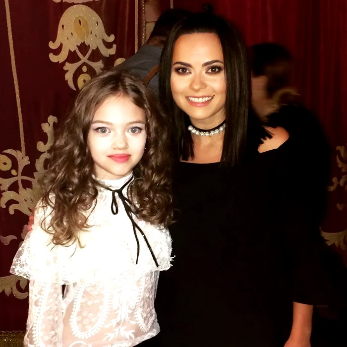 Noelle Vlasov, alături de Inna