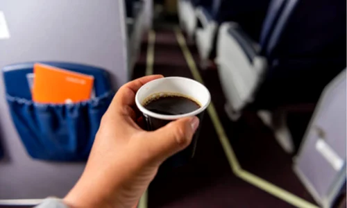 cafea in avion istock jpg