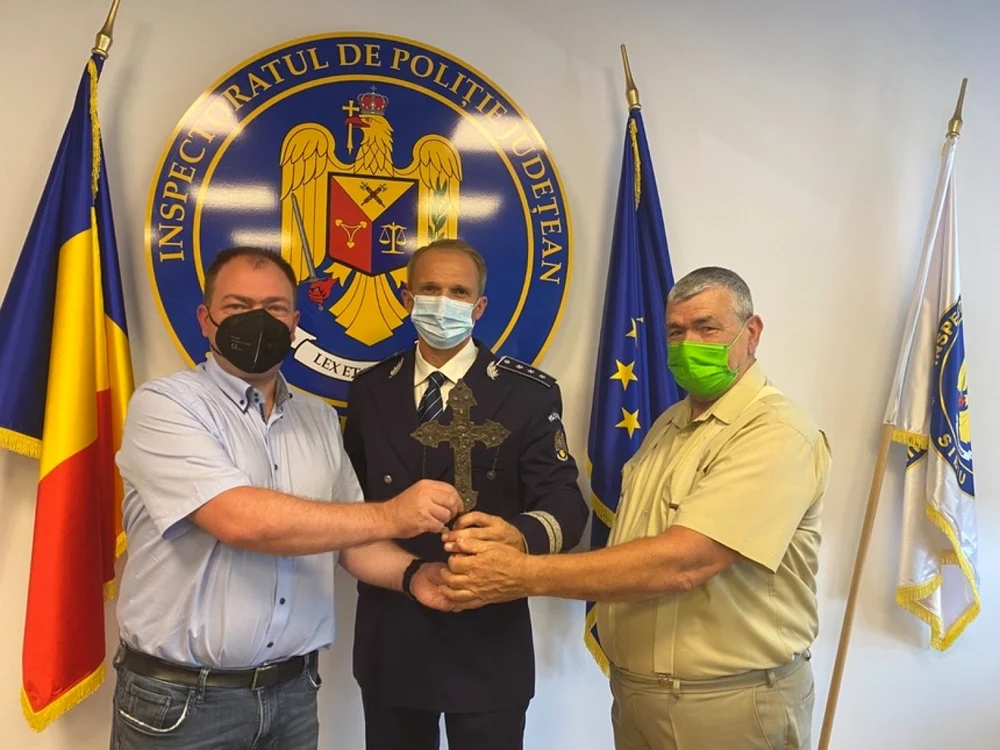 IPJ Sibiu a anunţat, marţi, recuperarea unui valoros obiect de cult. Foto. News.ro