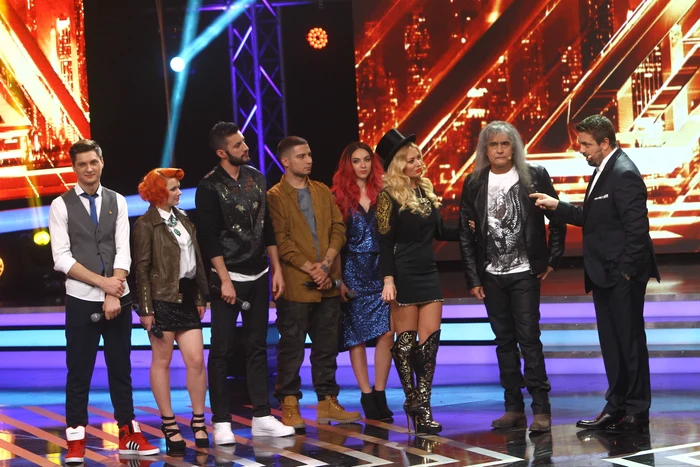 Seara hiturilor a însemnat pentru jurați una foarte grea. Concurenţii au fost foarte bine pregătiţi, iar juraţii au fost puşi în încurcătură la luarea deciziilor