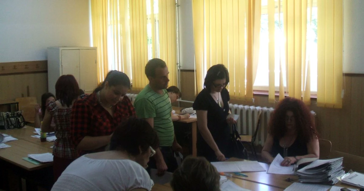 Profesorii renunţă la învăţământ din cauza banilor