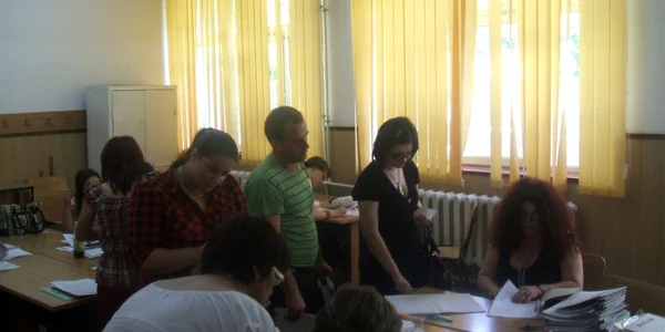 Profesorii renunţă la învăţământ din cauza banilor