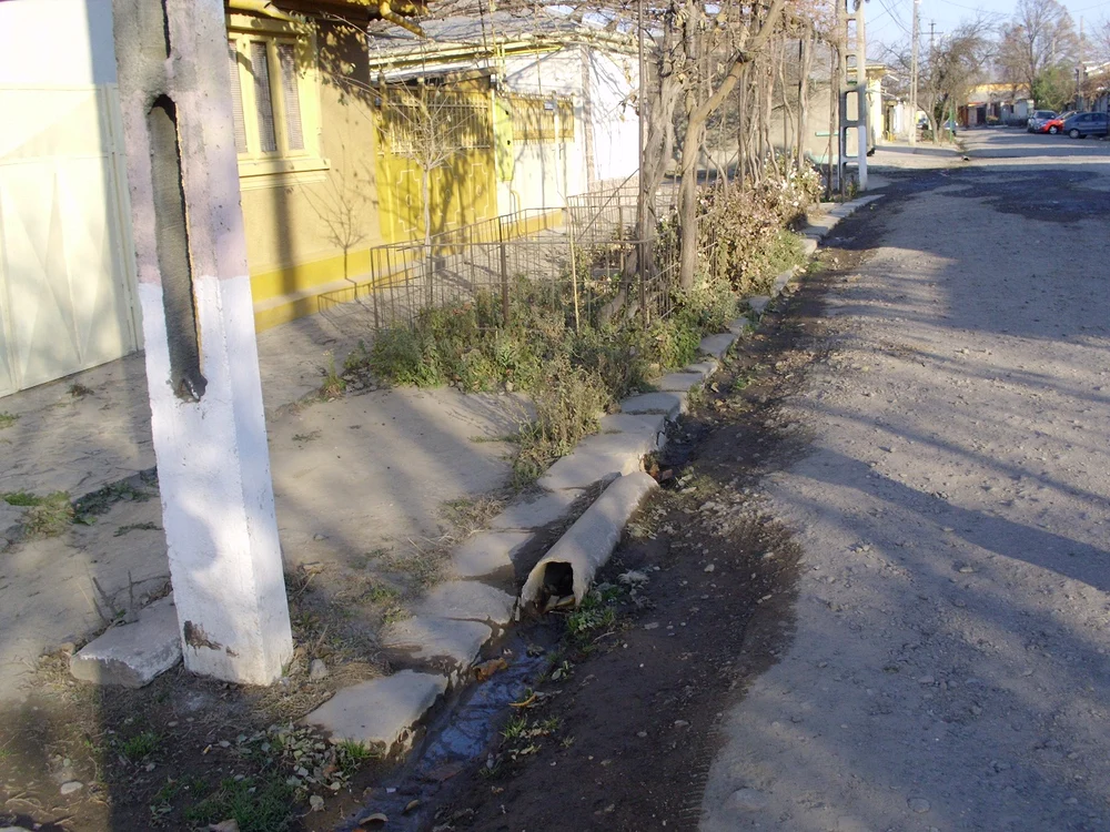 Cartierele mărginașe vor avea apă și canalizare