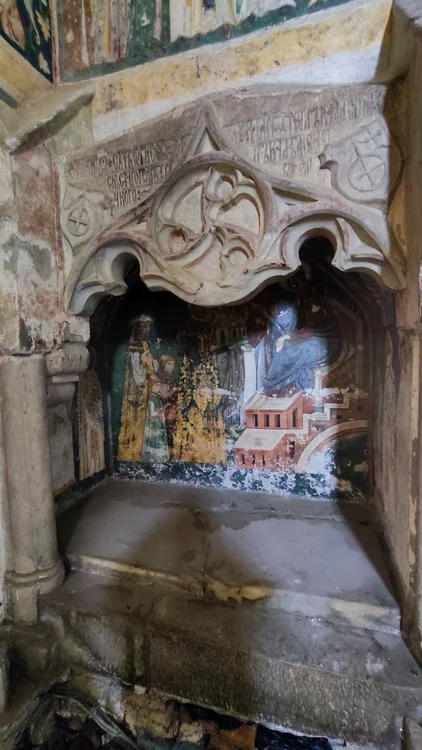 Mormantul cu baldachin in stil gotic al familiei Arbore