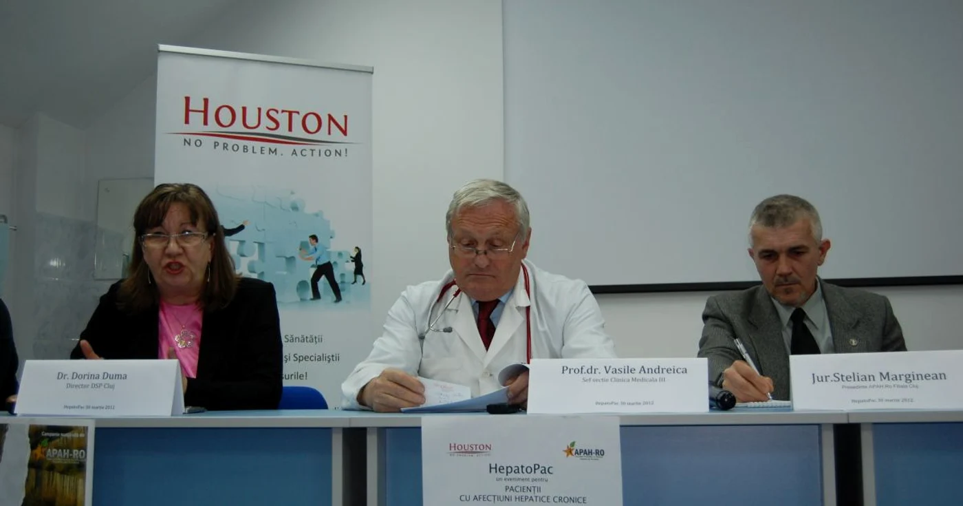 De la stânga la dreapta Dorina Duma (DSP Cluj), Vasile Andreica (şef Medicală III) şi Stelian Mărginean (preşedinte APAH Cluj)
