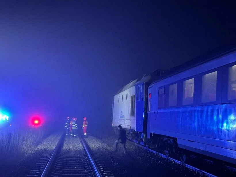 Tren cu 200 de pasageri, blocat pe linie în apropiere de Vaslui din cauza unui incendiu