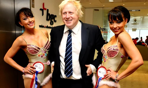 Boris Johnson alături de Cheeky Girls jpeg