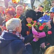 Călin Georgescu, așteptat de simpatizanții săi în fața sediului de poliție din Buftea FOTO Mediafax 