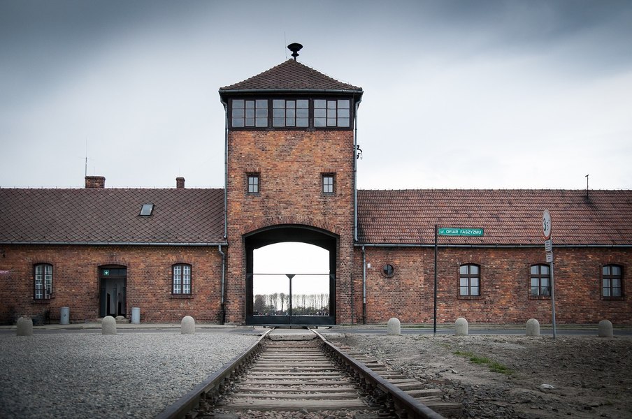 S-au îndrăgostit la Auschwitz, apoi nu s-au mai văzut timp de 71 de ani. Povestea de iubire a doi foști prizonieri