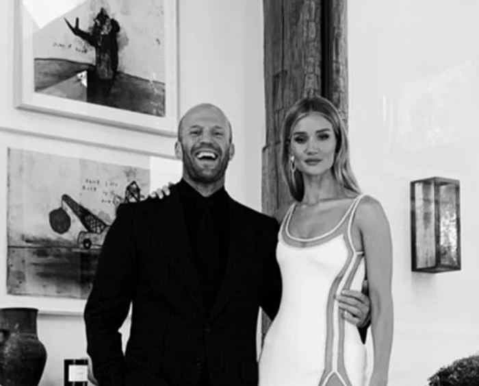 
    Jason Statham și Rosie Huntington-Whiteley sunt logodiți din 2016foto: Instagram  