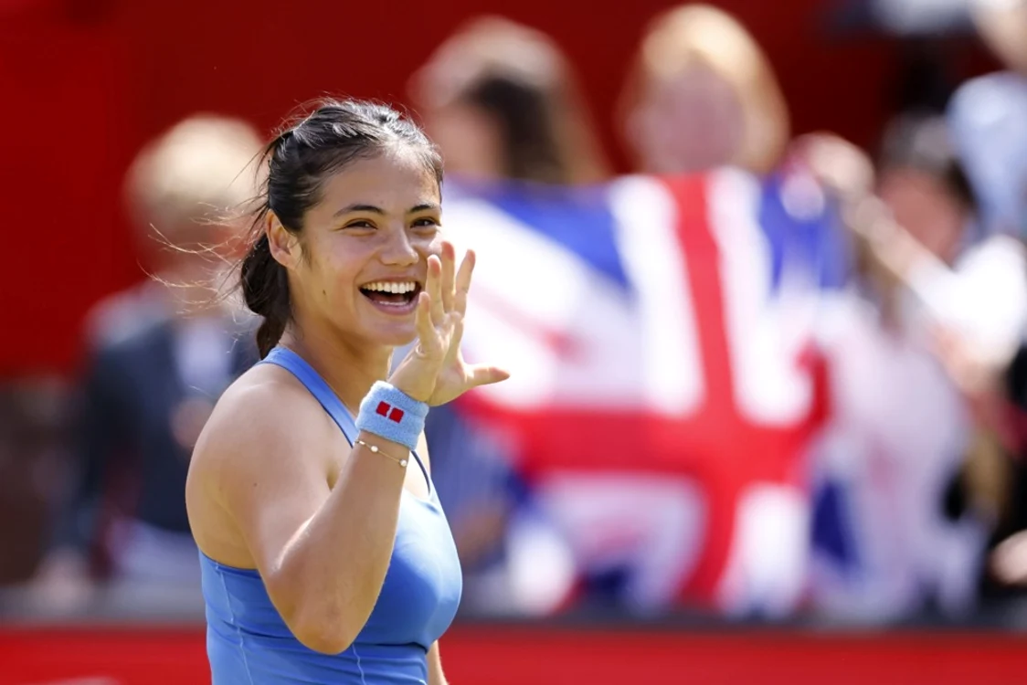 Emma Răducanu s-a bucurat de acest succes obținut pe pământ britanic (Foto: EPAImages)
