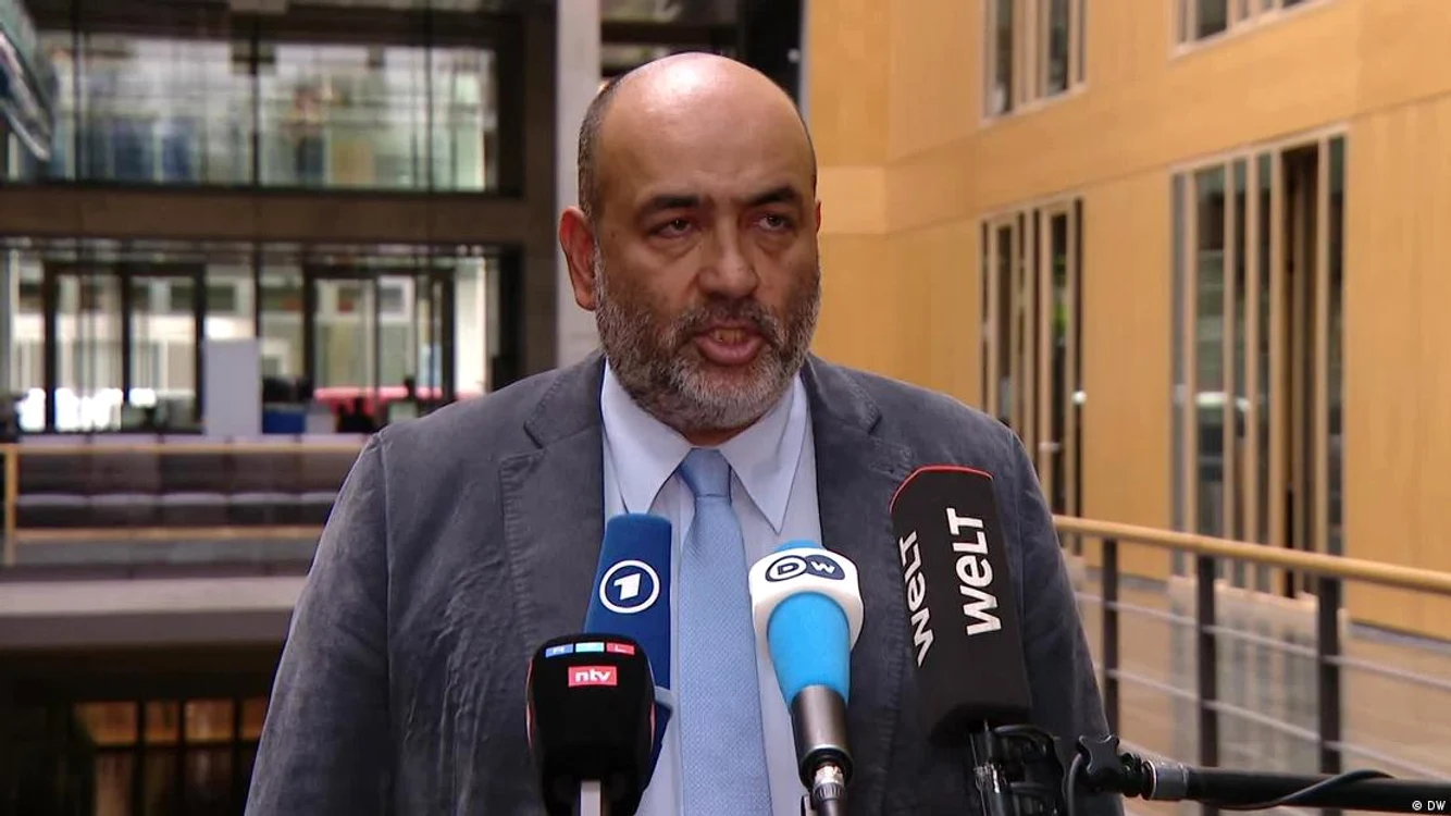 ”Fără aprobarea regimului, apelul la asasinat nu ar fi trecut de cenzură”, afirmă Omid Nouripour
