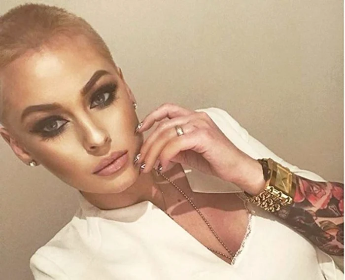 Misha a început să pozeze din ce în ce mai provocatorFoto:Arhivă personală