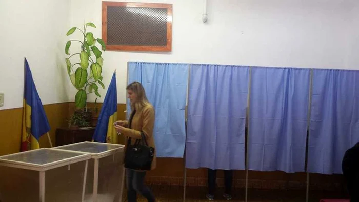 Basarabenii votează şi la Timişoara FOTO Ştefan BothBasarabenii votează şi la Timişoara FOTO Ştefan Both