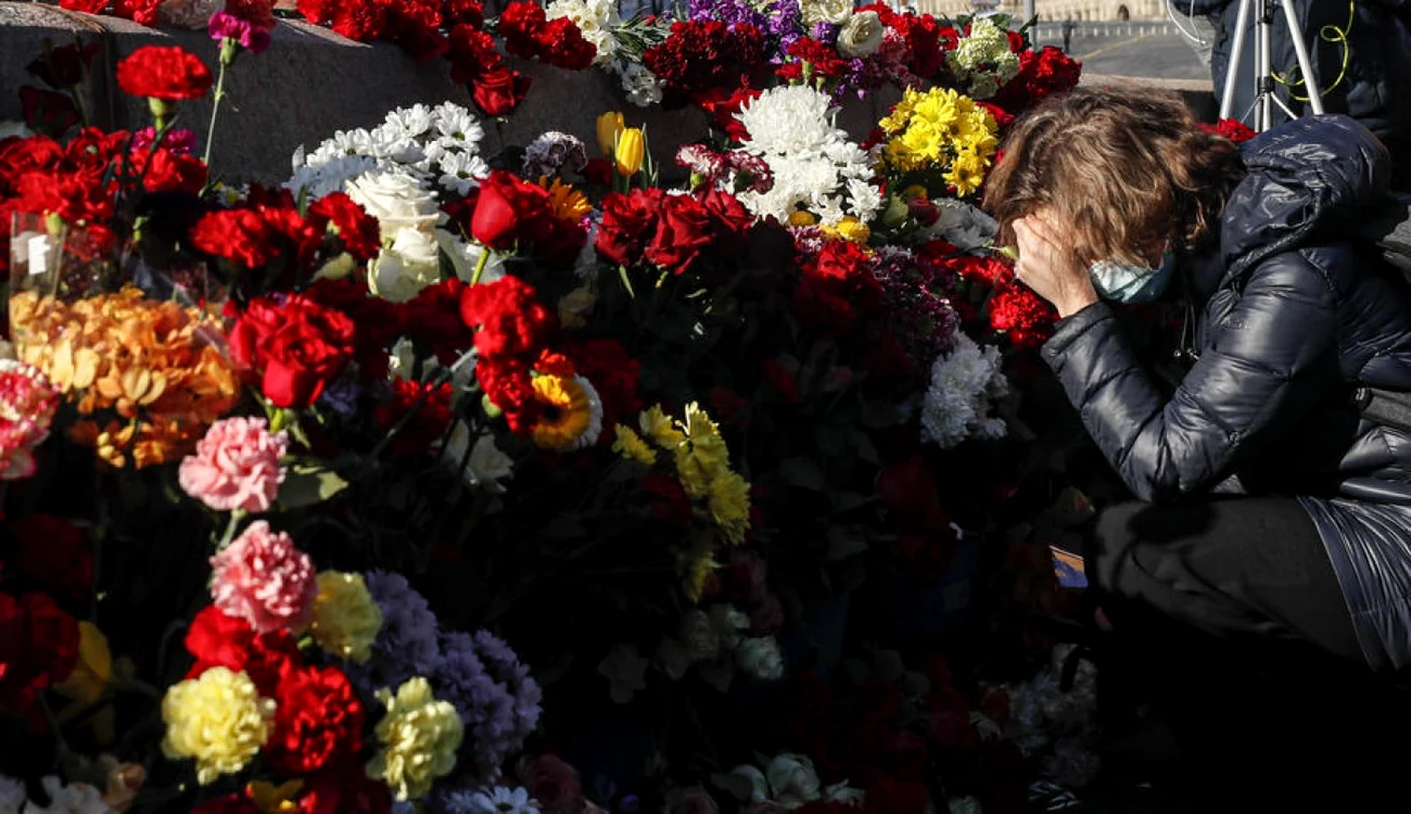 Memorial improvizat pentru Boris Nemtov la sase ani de la uciderea opozantului rus FOTO EPA-EFE