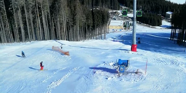 Grav accident pe pârtiile de la Transalpina - Voineasa în judeţul Vâlcea Foto Domeniul Schiabil Transalpina Voineasa