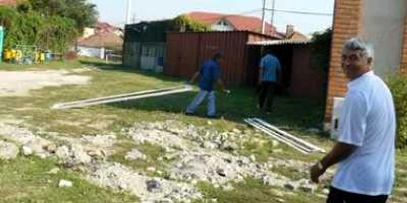 Târgu-Jiu: Somaţi să urgenteze demolarea garajelor