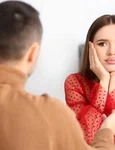 femeie supărată pe bărbat foto Shutterstock jpg