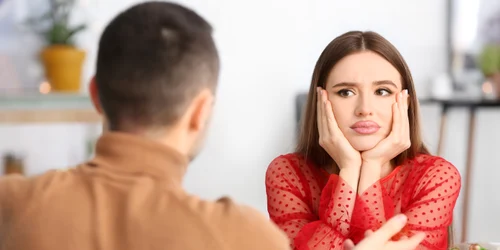 femeie supărată pe bărbat  foto   Shutterstock jpg
