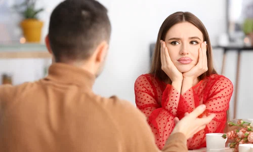 femeie supărată pe bărbat  foto   Shutterstock jpg