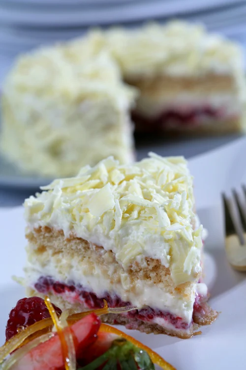 Tort cu ciocolata alba jpeg