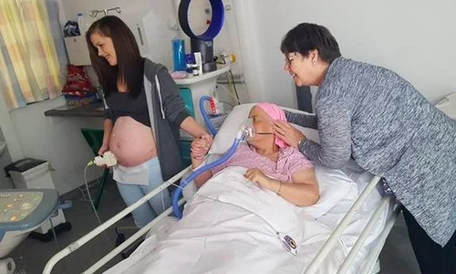 Patru generații într o singură poză jpeg