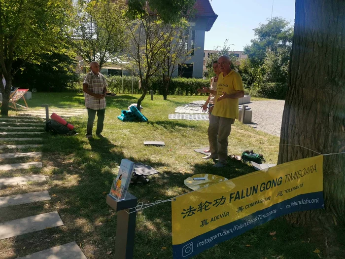 Exerciții de Falun Dafa FOTO Ștefan Both