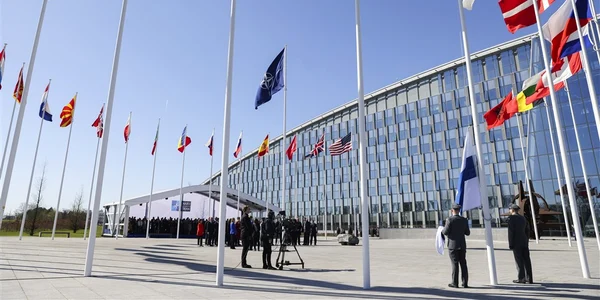 Steagul Finlandei pregatit pentru arborare la NATO FOTO EPA EFE jpg