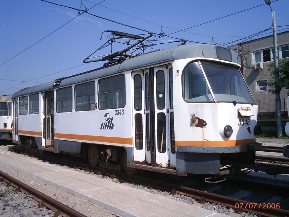 Femeia a fost prinsă sub tramvai FOTO Arhivă