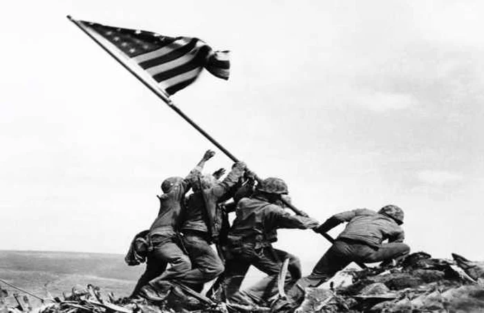 Steagul american înfipt pe Insula Iwo Jima FOTO National Geographic