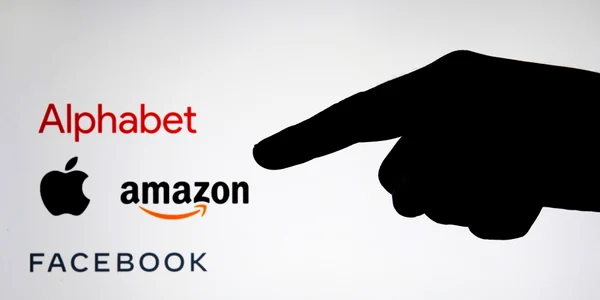 Sigle logo Amazon Apple Facebook Alphabet FOTO Shutterstock