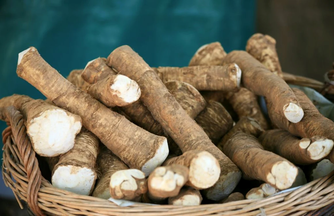 În combinaţie cu ghimbirul, rădăcina de hrean îţi va oferi o doză mare de vitamine precum cele din complexul vitaminic B şi fier.