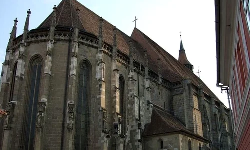 Descoperire extraordinară la Braşov! Peste 1 400 de morminte din Evul Mediu, găsite lângă Biserica Neagră jpeg