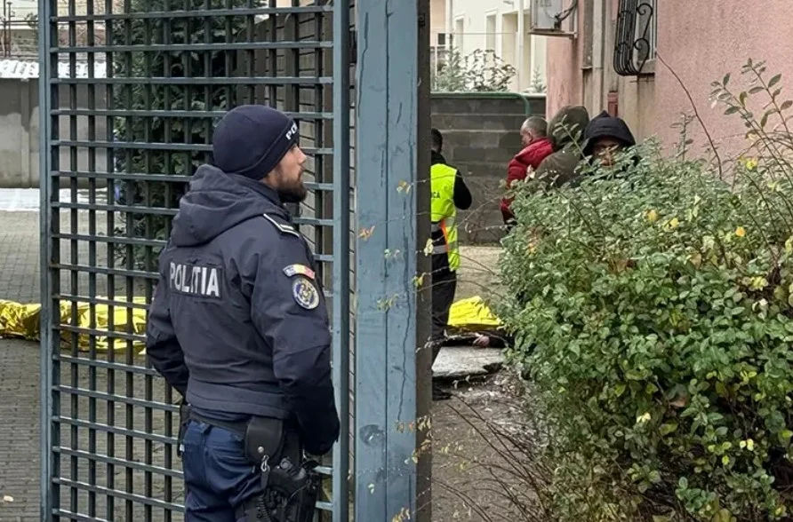 Un tată și un fiu s-au aruncat de la etajul 10 al unui bloc din Arad. Ambele victime au decedat