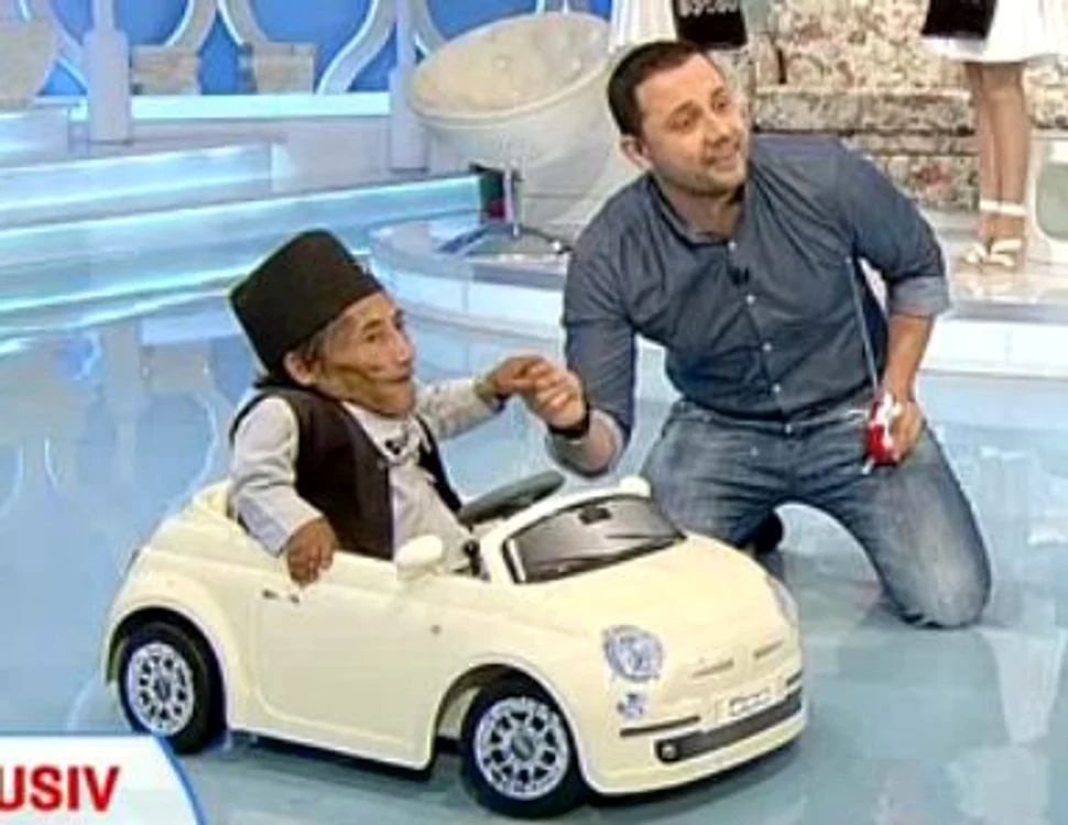 Piticul Chandra l-a fascinat pe MăruţăCaptură Pro TV