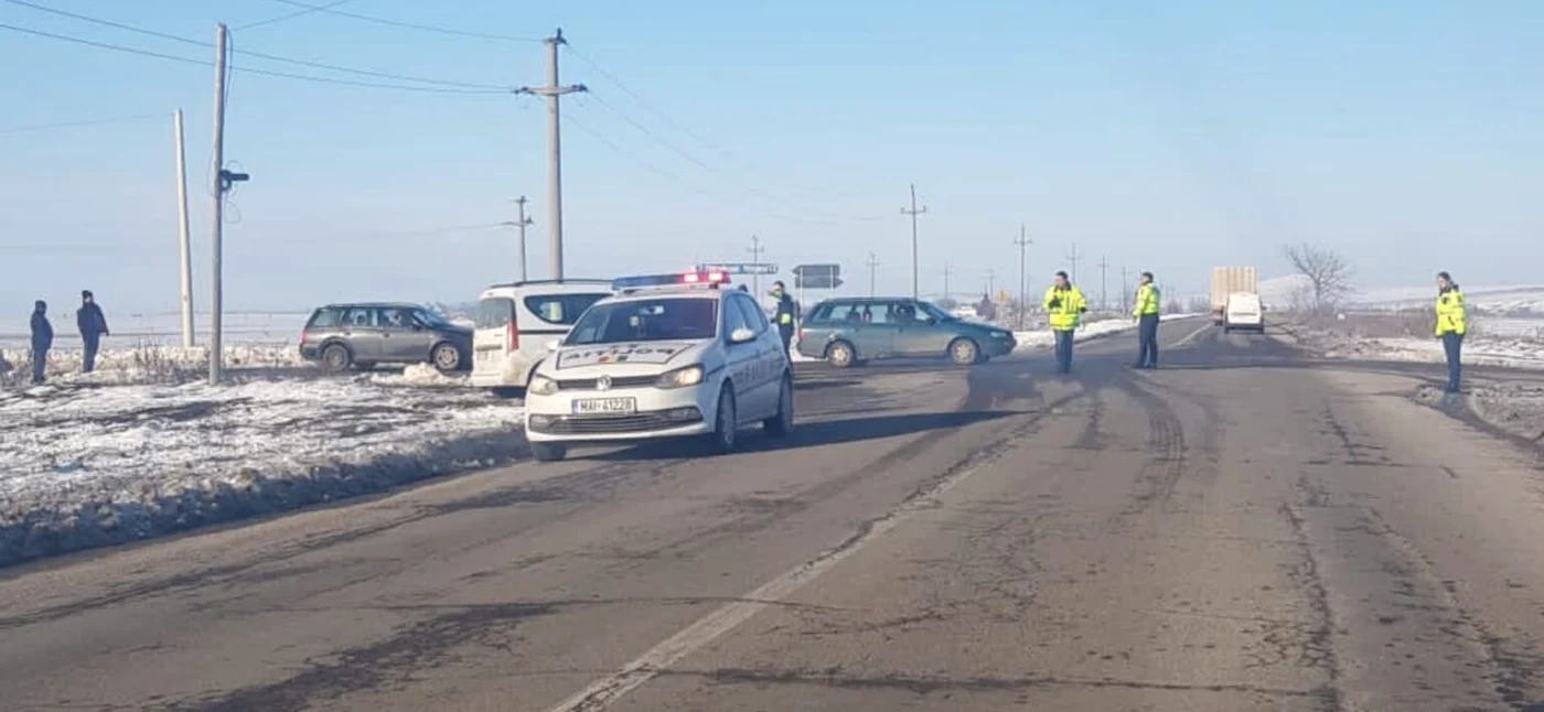 Trei mașini au fost implicate în accident FOTO ȘtiriNeamț.ro